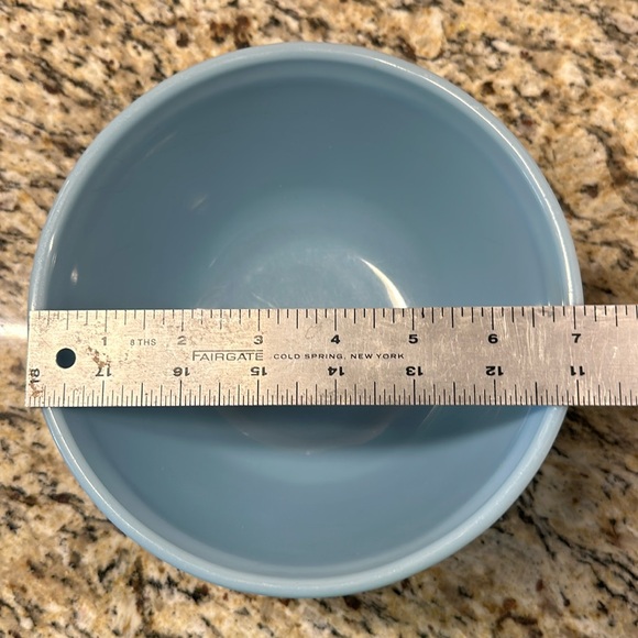 Pyrex Delphite blue 1 1/2 quart mixing bowl - Picture 5 of 5